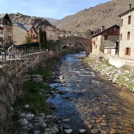 La Bruna De Esterri Apartmán *